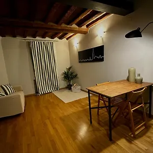 Maison In Centro Storico A Appartamento Modena