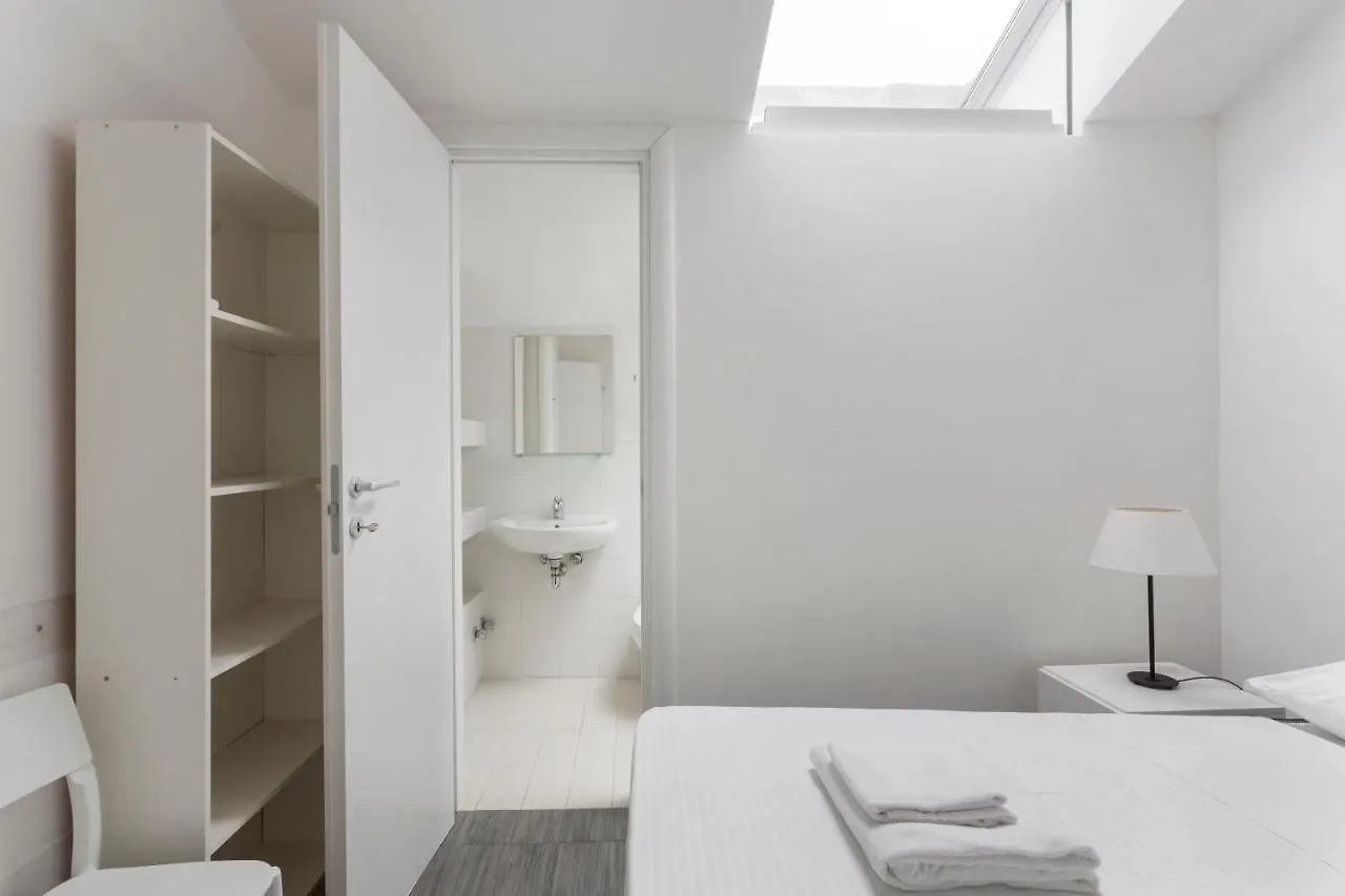 2 Bedroom 2 Bathroom Apt - Duomo 1 Milan Apartment